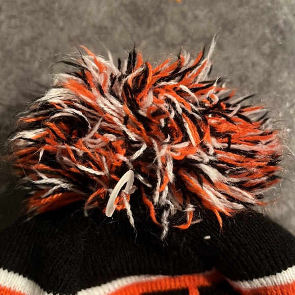 Philadelphia Flyers toque (winter hat) - Picture 4 of 4